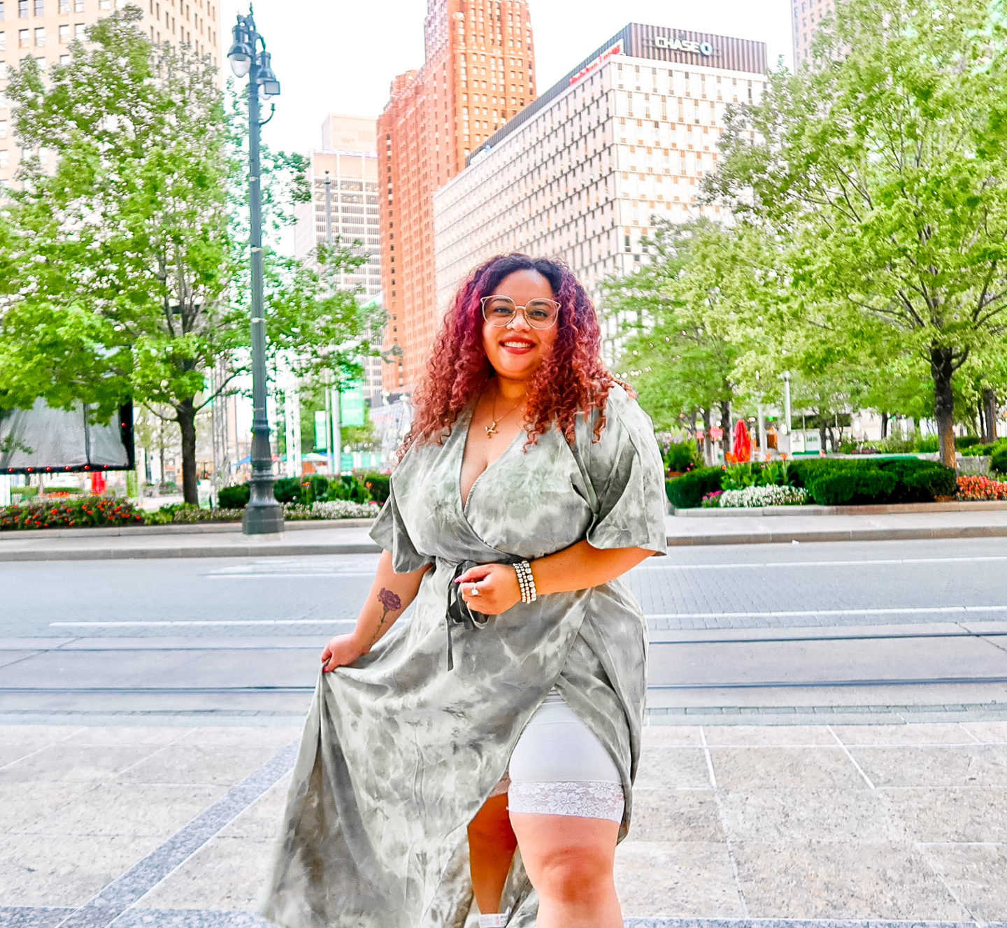 Stylish and Flattering Summer Outfits for Curvy Women